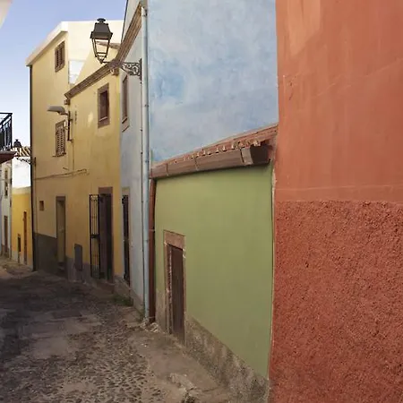 Casa de hóspedes Sa Domo De Alene Bosa